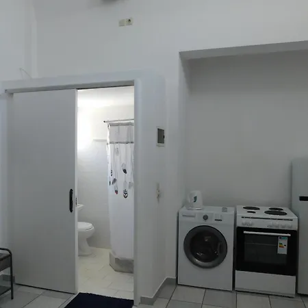 Art - Kitchen & Washing Machine Included